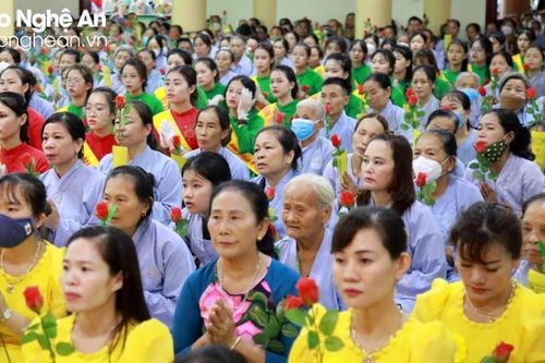 Ngày Vu Lan nói về chữ hiếu trong thời hiện đại