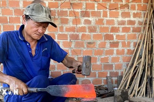 Bình Định: 'Giữ lửa' nghề rèn truyền thống ở thôn An Sơn 2