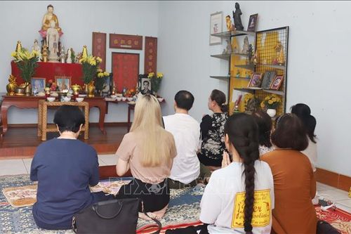 Người Việt tại Lào gìn giữ truyền thống lễ Vu Lan