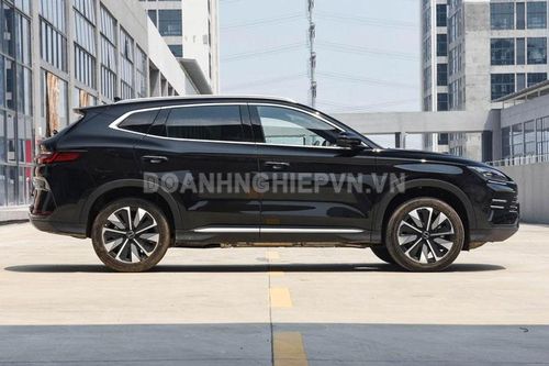 SUV công suất 318 mã lực, siêu tiết kiệm xăng, giá 'hạt dẻ'