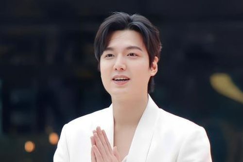 Lee Min Ho và 'bạn gái' kém 8 tuổi lộ diện, báo tin trọng đại sau 2 năm thai nghén