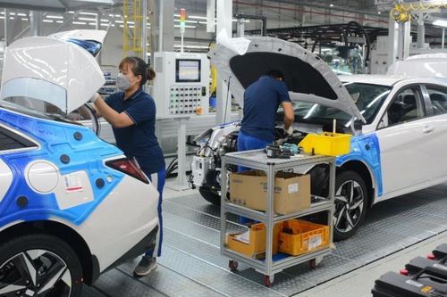 Sẽ giảm 50% lệ phí trước bạ ô tô lắp ráp trong nước, kéo dài 3 tháng