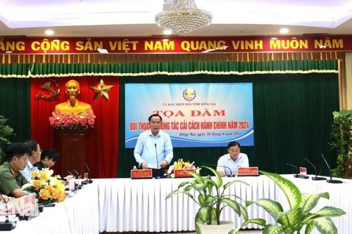 Lấy người dân, doanh nghiệp làm trung tâm phục vụ