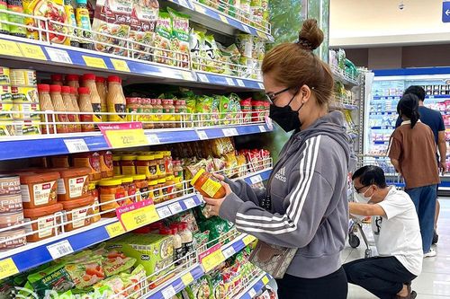 Thị trường các sản phẩm dịp Vu Lan khá nhộn nhịp