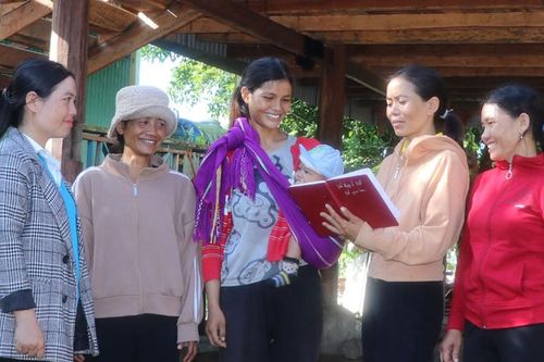 Phụ nữ Kông Chro chung tay bảo đảm an ninh trật tự