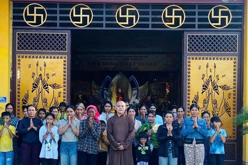 Chùa Bửu Tịnh tặng quà cho hộ nghèo huyện Krông Pa nhân Đại lễ Vu lan