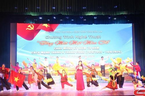 Chương trình nghệ thuật 'Sáng mãi một màu cờ'
