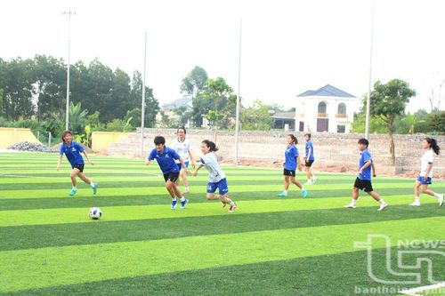 Câu lạc bộ bóng đá nữ Thái Nguyên T&T giao lưu tại xã Phúc Trìu