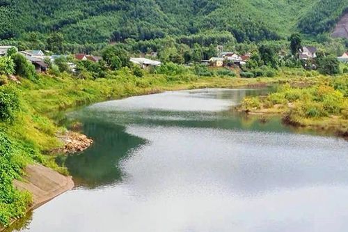 Nguy cơ sạt lở bờ sông ở Nam Đông