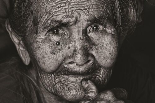 Làm con phải giữ đạo hiếu