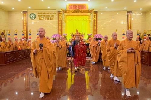 HT.Thích Lệ Trang đăng đàn chẩn tế kết thúc Pháp hội Vu lan tại Việt Nam Quốc Tự PL.2568