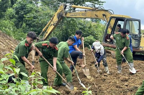 Giúp người dân an cư sau lũ dữ