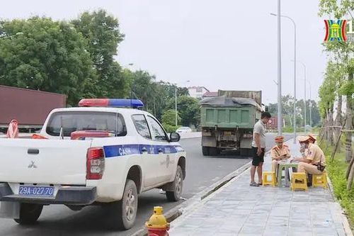 Đông Anh quyết liệt xử lý xe vi phạm tải trọng