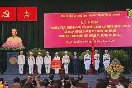 Công an TP.HCM nhận danh hiệu Anh hùng LLVT nhân dân