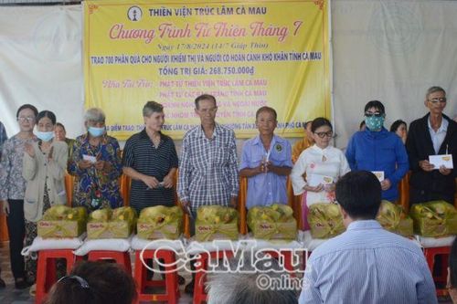 700 phần quà cho người khiếm thị, người có hoàn cảnh khó khăn