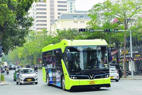 Hà Nội quyết tâm chuyển đổi phương tiện giao thông xanh để giảm phát thải
