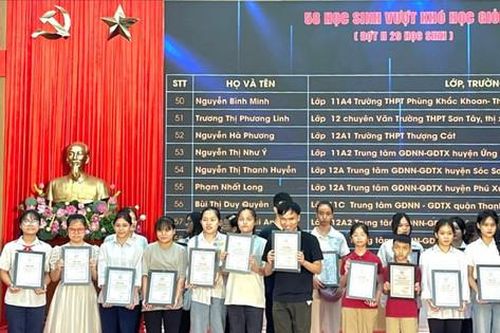 Hà Nội: Trao thưởng 213 gương học tập tiêu biểu