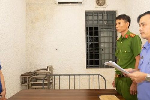 Giả làm thầy bói cúng giải hạn để lừa chuyển tiền rồi 'bề trên sẽ trả lại'
