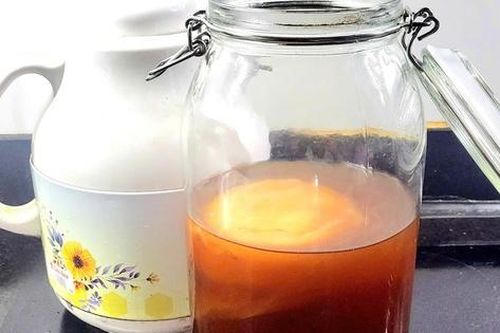 Giới trẻ đua nhau làm trà Kombucha để giải nhiệt: Uống bao nhiêu mỗi ngày là đủ?