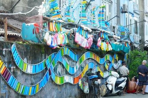 Con đường nghệ thuật được tái chế từ rác thải giờ ra sao?
