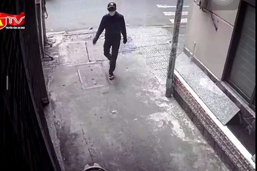 Chân dung tên trộm đột nhập, lấy 8 cây vàng 'nướng' vào 'đỏ đen'