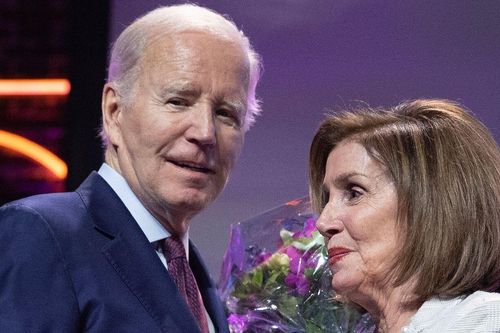 Tình bạn Biden - Pelosi rạn nứt sau tuyên bố dừng tranh cử