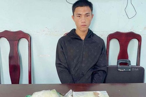 Nhận vận chuyển 6 bánh heroin và 2 kg ma túy lấy 50 triệu đồng