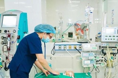 Hai tháng giành sự sống cho bé gái nhiễm tụ cầu