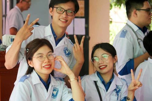 Điểm chuẩn khối ngành y dược năm 2024: cao nhất 28,83 điểm