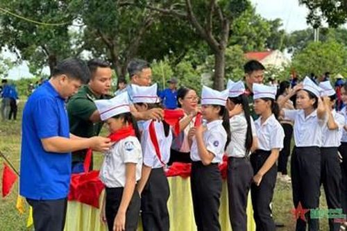 Nhiều hoạt động trại hè tại xã biên giới Ia Rvê