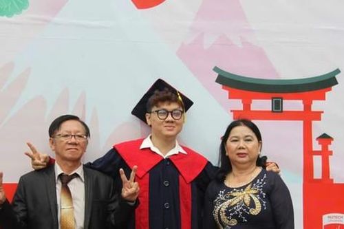 Muôn vàn cách bày tỏ tình cảm với ba mẹ của người trẻ dịp Lễ Vu Lan