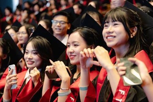 Rạng rỡ khoảnh khắc tốt nghiệp của các nữ sinh tại ngôi trường danh giá bậc nhất Việt Nam