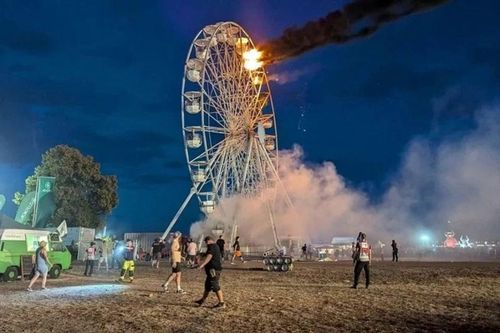 Hơn 20 người bị thương khi vòng đu quay bốc cháy tại lễ hội âm nhạc lớn của Đức, làm kinh hoàng đám đông 30.000 người