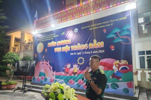 Ấm áp Chương trình 'Biên cương vui hội trăng rằm'