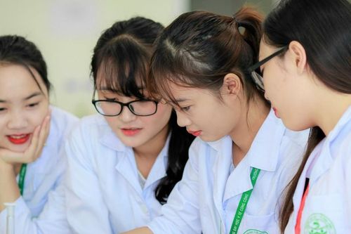 Tăng nhẹ điểm chuẩn ở các trường khối ngành Y Dược