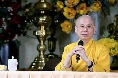 Mới nhất về bằng cấp của ông Vương Tấn Việt; xử lý hiệu trưởng để giáo viên đánh bài trong thư viện