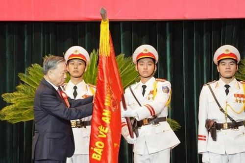 Bản tin 8H: Tổng Bí thư, Chủ tịch nước Tô Lâm trao tặng danh hiệu Anh hùng Lực lượng vũ trang nhân dân cho Công an TPHCM