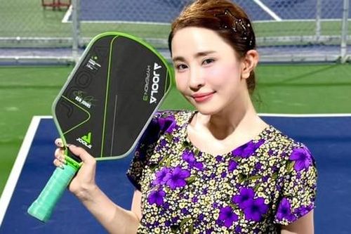 Mặc quần áo như các bà, các mẹ đi chơi Pickleball, Quỳnh Kool, Quỳnh Nga bị chê thách thức dư luận