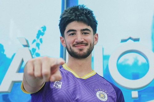 Cầu thủ Việt kiều đổ về V-League: HLV Kim Sang Sik mừng thầm