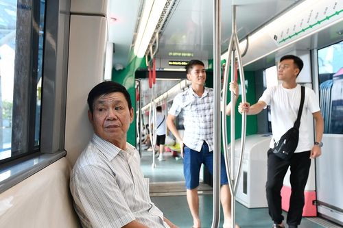 Tàu metro Nhổn - ga Hà Nội thông thoáng ngày cuối tuần