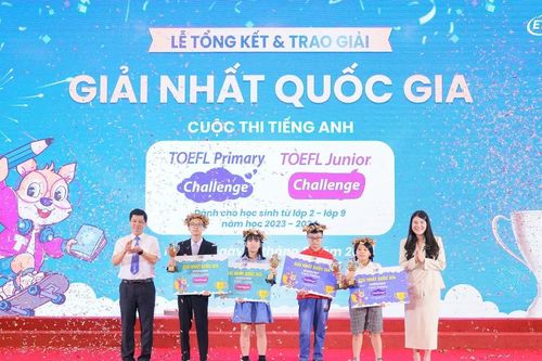 Trao giải cuộc thi tiếng Anh dành cho học sinh tiểu học và trung học cơ sở