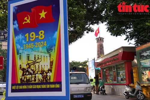 Hà Nội rực rỡ cờ hoa chào mừng Cách mạng tháng Tám và Quốc khánh 2/9