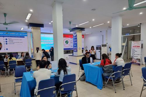 Gia tăng đơn hàng, thị trường lao động chuyển dịch tích cực
