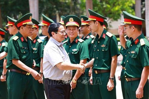 Thủ tướng Phạm Minh Chính thăm cán bộ, chiến sĩ Bộ Chỉ huy Quân sự tỉnh Đắk Lắk
