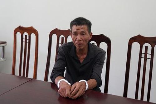 Đang ăn cơm tối, chồng tấn công vợ rồi bỏ trốn