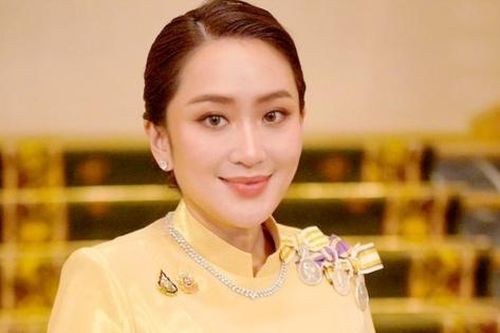 Phong cách thời trang sang trọng của tân Thủ tướng Thái Lan Paetongtarn Shinawatra