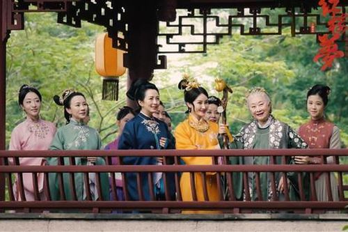 'Thảm họa' Hồng Lâu Mộng 2024: Chèn cảnh nóng thô tục, nữ chính bị chê kém sắc