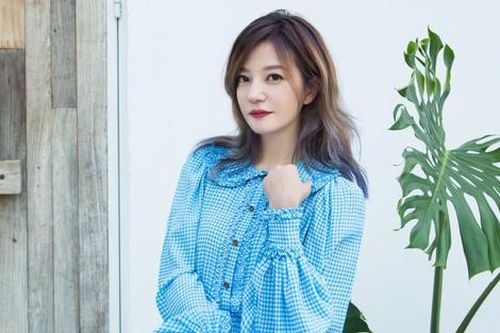 Biến cố cuộc đời của mẹ Triệu Vy: Chồng mất, con gái bị phong sát, con trai mất một nửa tài sản