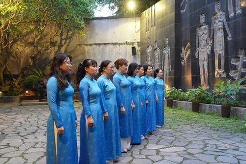 Phụ nữ Thủ đô sinh hoạt truyền thống tại Nhà tù Hỏa Lò