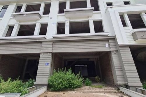 Nhà biệt thự, liền kề tại thị trường Hà Nội: Ế khách, bỏ không cỏ mọc nhưng giá vẫn tăng